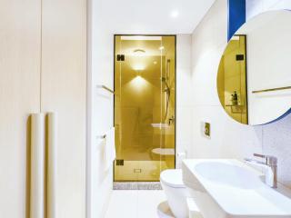 Fawkner Residence 1B2B condo Smart TV - 1