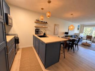 Steps to Lifts! 1BR Fully Renovated - 8
