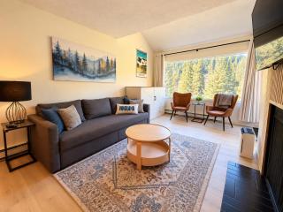 Steps to Lifts! 1BR Fully Renovated - 0