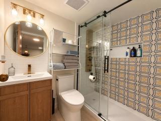 Steps to Lifts! 1BR Fully Renovated - 4