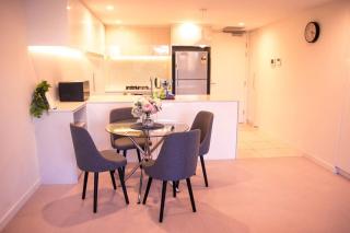 Homely Modern Apt between the Lake and City - Hosted by CanStay - 5