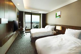 Ramada by Wyndham Gangwon Sokcho - 2