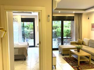 200m to Turquoise Bay Luxury Residence with Turkish Bath & Sauna - 8