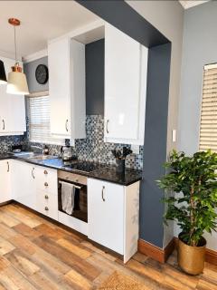 Cape Town, Sea Point, Beautiful 2 Bedroom Apartment @Tucked Away - 6