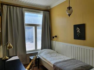 Large apartment in a 19th-century wooden house in the center of Hanko - 7