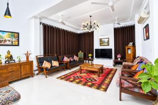 Opulent Antique 6BR Independent Villa in Gurugram - 9