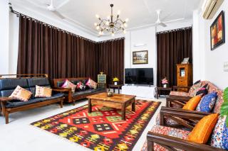 Opulent Antique 6BR Independent Villa in Gurugram - 7