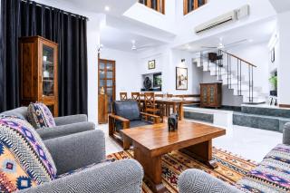 Opulent Antique 6BR Independent Villa in Gurugram - 4