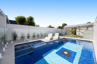 Parkside Pool Retreat - Coastal Chic Escape - 7