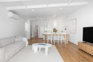 Parkside Pool Retreat - Coastal Chic Escape - 4