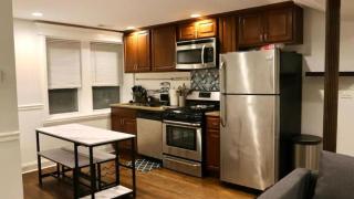 Stylish Cozy 2BR Apt Near Train Station Groceries - 6