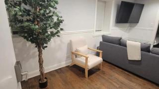 Stylish Cozy 2BR Apt Near Train Station Groceries - 5
