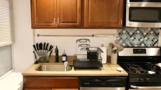 Stylish Cozy 2BR Apt Near Train Station Groceries - 1