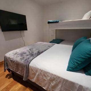 Spacious Comfy 2BR Near HighwayTrain Station - 7