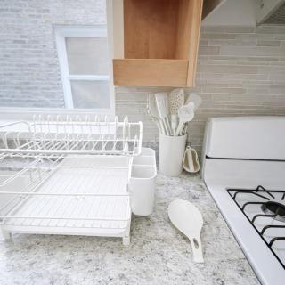 Spacious Comfy 2BR Near HighwayTrain Station - 2