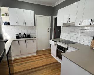 Secure and Ample Private Parking 3Bed 2Bath Home - 5