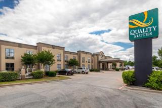 Quality Suites Sherman - 8