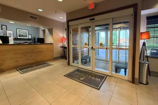 Country Inn & Suites by Radisson, Lima - 8