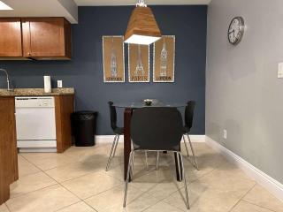 2BR Patio Pool Gym Near Las Vegas Strip - 4