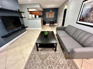 2BR Patio Pool Gym Near Las Vegas Strip - 3