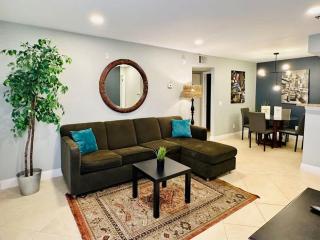 Ground Floor 2BR Patio Pool Gym Near Strip - 9