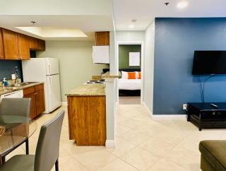 Ground Floor 2BR Patio Pool Gym Near Strip - 6