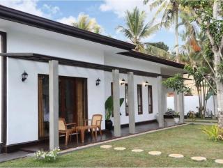 Villa Amaara - 5 Bedrooms, large pool, exclusive private property in Kalutara North - 100 metres from beach - Brand New - 0