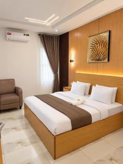 MITOS LUXURY SUITES -Bode Thomas - 6