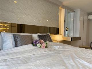 Luxury Corner Duplex with River & City Views in Prime Sathorn - 9