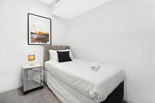 Epic Ocean Views Sub-Penthouse - Pet Friendly - 3