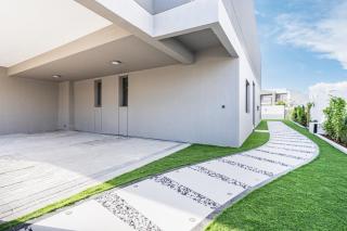 Luxe 6BR Semi-Detached Villa Steps from the Lagoon - 4