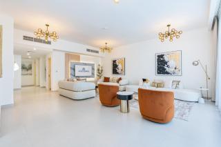 Luxe 6BR Semi-Detached Villa Steps from the Lagoon - 2