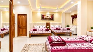 Hotel Plea LMark Mahakaleshwar Tenple Near Railway Station # Fully Air Conditioner Room# Best Hotel In Ujjain - 1