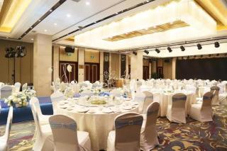 Sky World Hotel Qingdao - 3