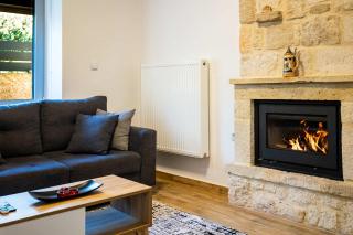 AG Stone Home - Idyllic Beachside Villa in Isthmia - 3
