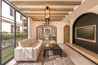 Beelee Stayin Private Pool and Garden Villa - 1