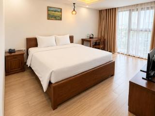 V Hotel & Suites - 5