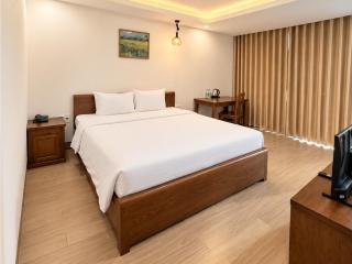 V Hotel & Suites - 3