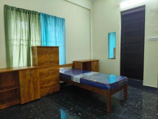Queens Home Girls Hostel - 5