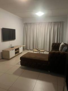Luxurious Midrand Apartment Privacy, Comfort, and Convenience - 0