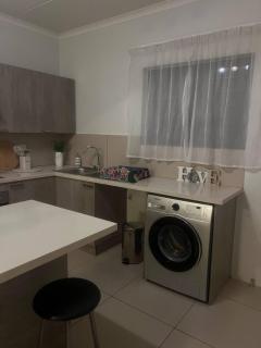 Luxurious Midrand Apartment Privacy, Comfort, and Convenience - 2