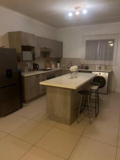 Luxurious Midrand Apartment Privacy, Comfort, and Convenience - 1