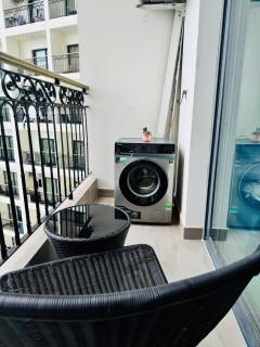 High-Floor Studio Bay & City Views - 5