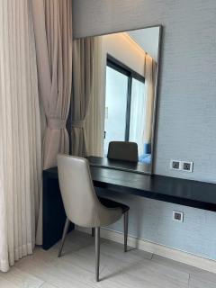 High-Floor Studio Bay & City Views - 2