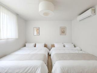 A quiet house where sunlight lingers , A house where you can experience everyday life in Korea , 5 min to airport bus , 8 min to Gangnam Station , Yeoksam Station - 7