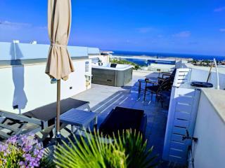 Mellieha Penthouse seaviews hot tub by Homely - 0