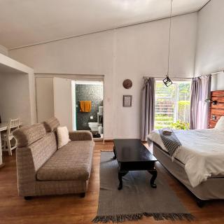 Peaamb GuestHouse - Springs Golf Club - 1