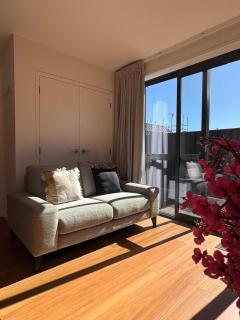Private 2BR Unit and Parking, 5 min drive to Lake - 4