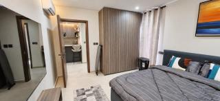 Beaufort Luxury Hideout, FREE Breakfast, FREE Swimming pool & Gym, Restaurant, 10 mins from Airport, 24-7 Security Guards, Backup Power, Close to Tourist Attractions, City View - 5