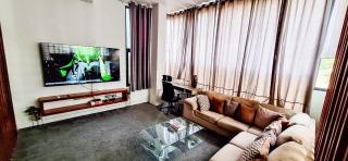Beaufort Luxury Hideout, FREE Breakfast, FREE Swimming pool & Gym, Restaurant, 10 mins from Airport, 24-7 Security Guards, Backup Power, Close to Tourist Attractions, City View - 1